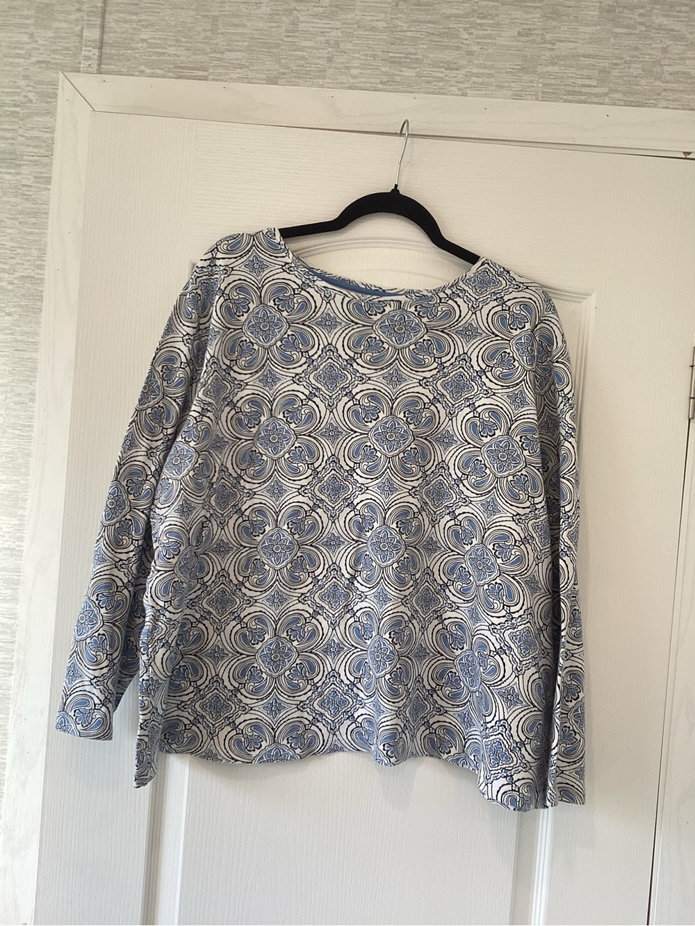 croft & barrow Blue and White Floral Tile Long Sleeve Top 3XL EUC
